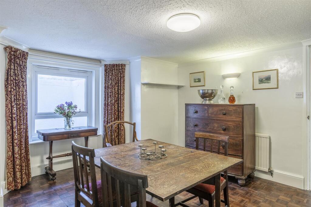 Sitting / Dining Room