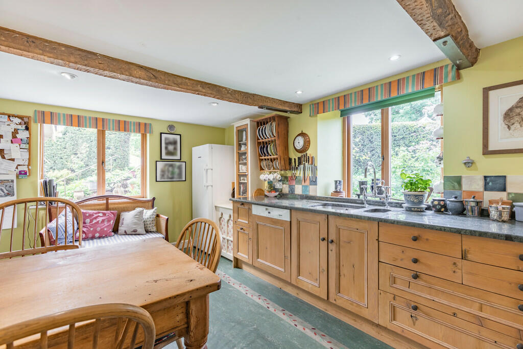 8504747-interior0...