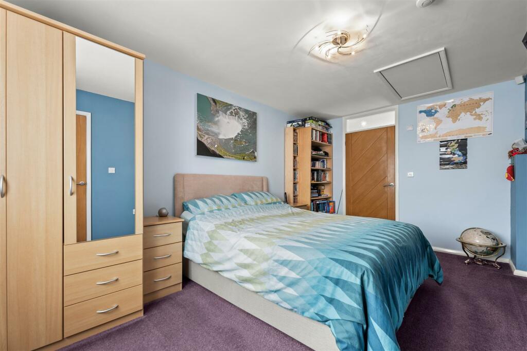 2 St James Close-20.jpg