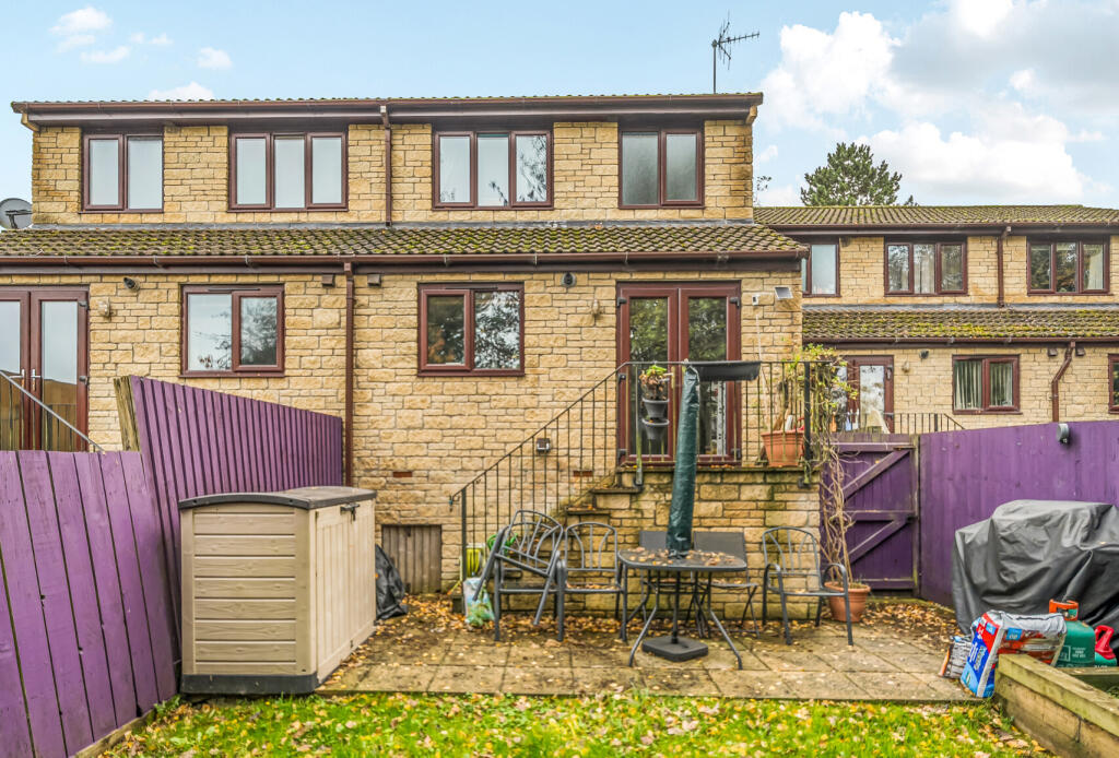 1376401-4-690b676...