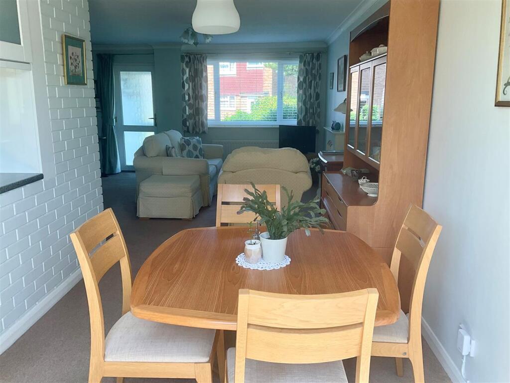 Dining Room pic1.jpg