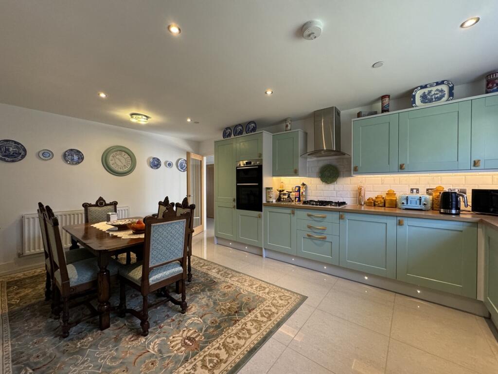 Kitchen/ dining room