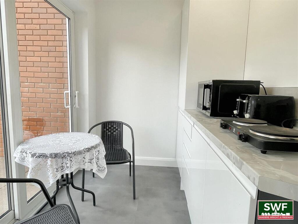 Kitchen1.jpg