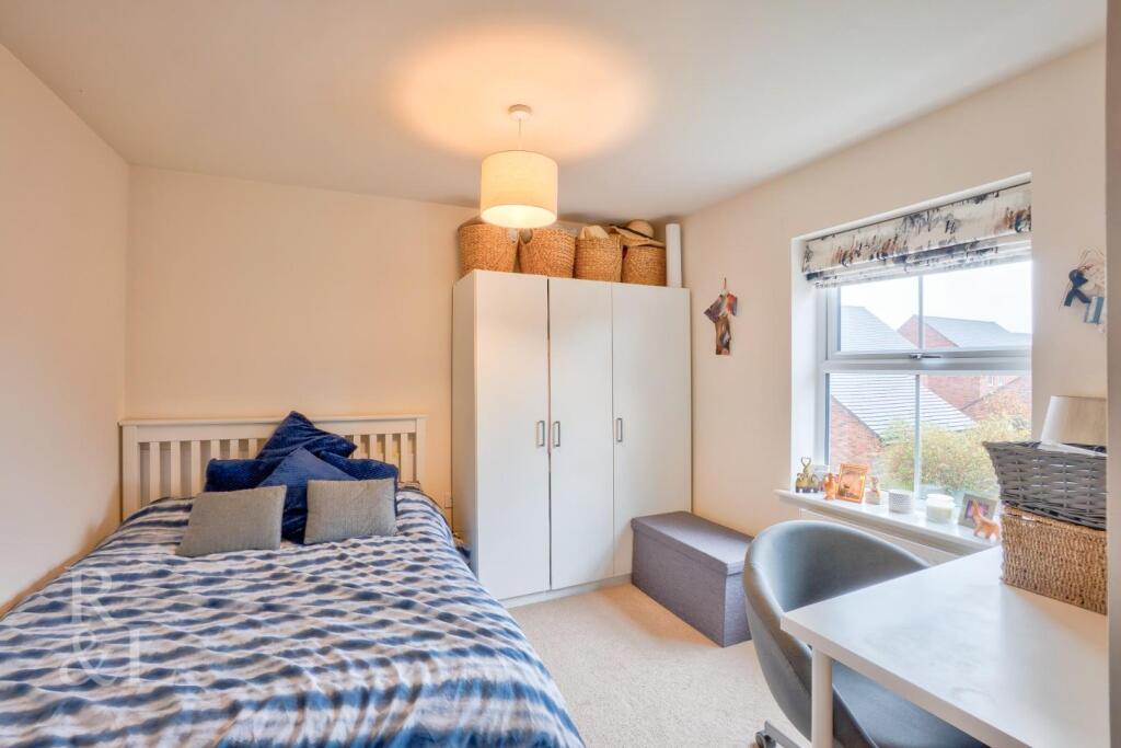 21 Dennis Way (18).jpg