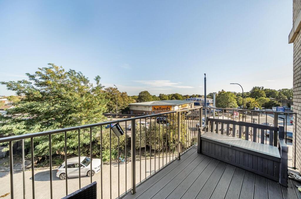 Balcony2.jpg