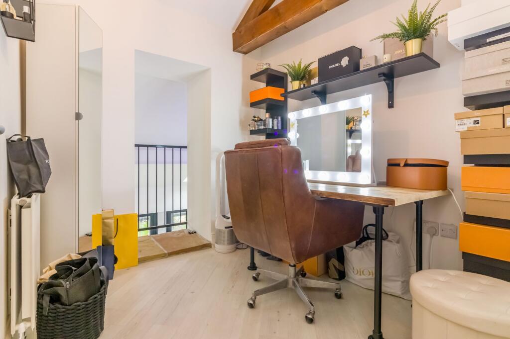 Bedroom 4 / Dressing