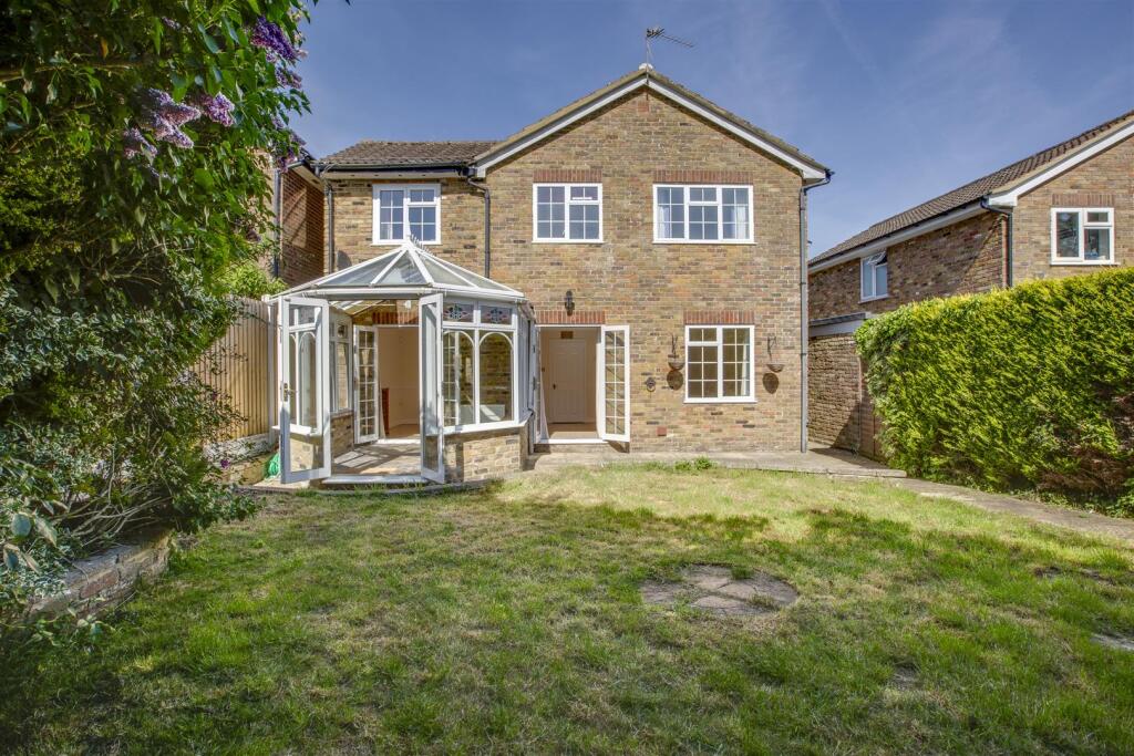 7 Linnet Close, HP12 4QJ-12.jpg