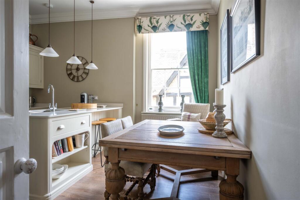 Dining area.jpg