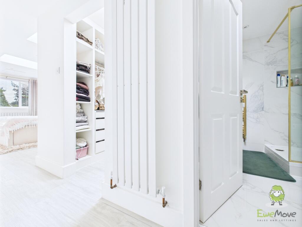 CAM01543G0-PR0142-STILL034