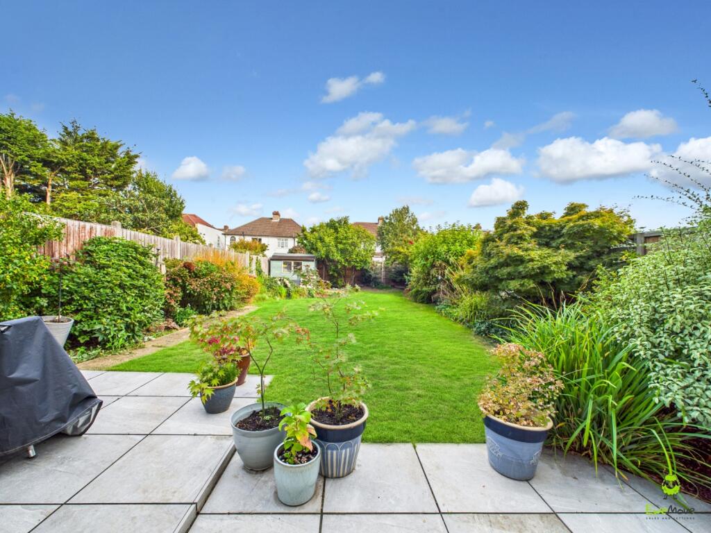 CAM03779G0-PR0298-STILL018 2