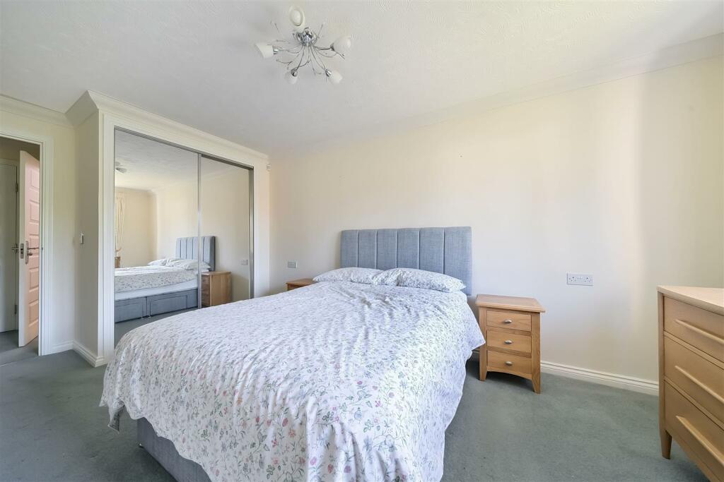 Bedroom One (2).jpg
