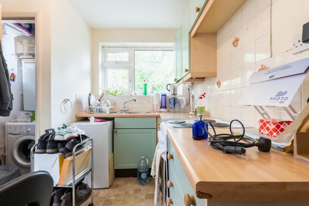 flat 3 kitchen-1.jpg