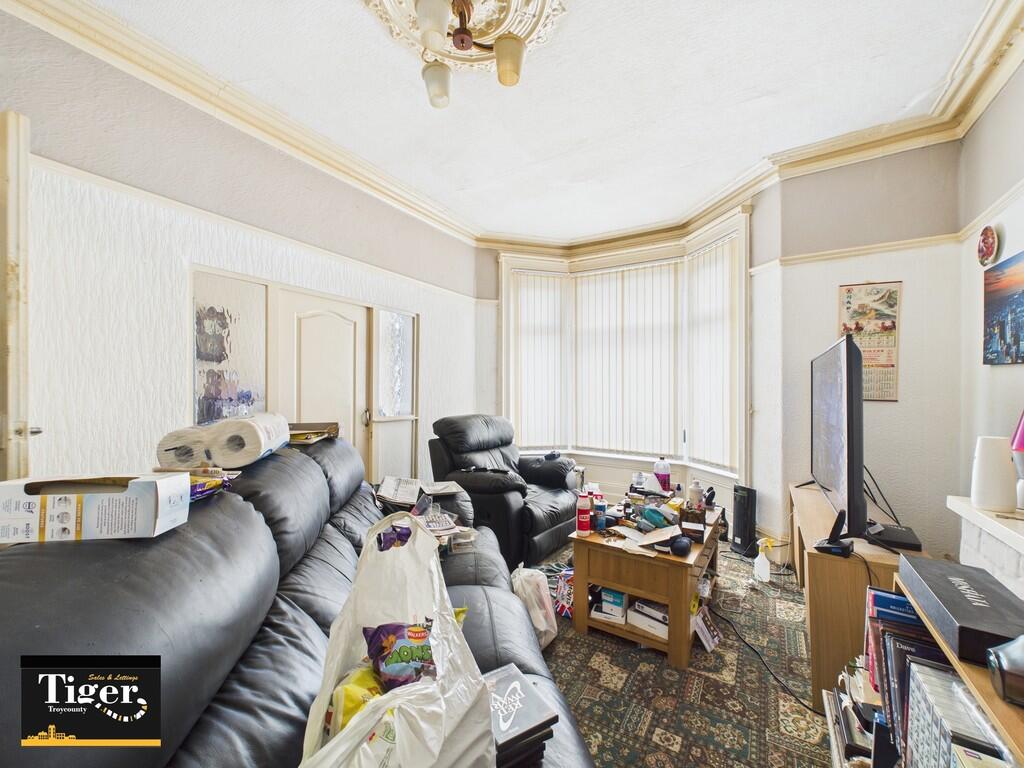 CAM02176G0-PR0560...