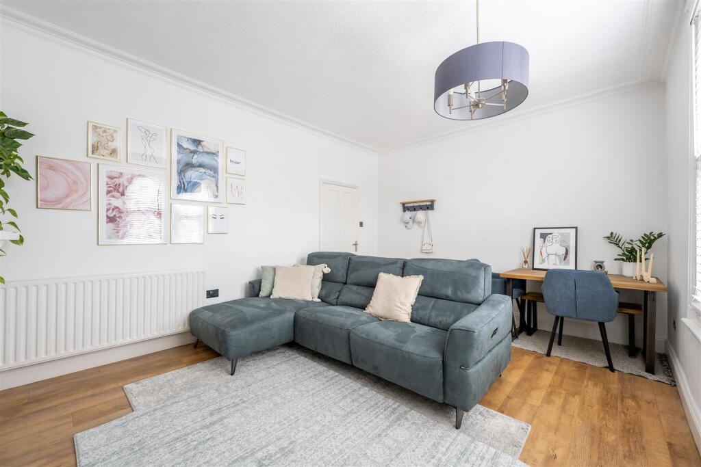 Chelmsford Road, E18