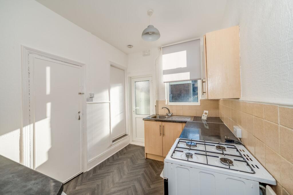 KITCHEN AND LOUNGE