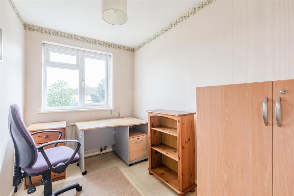 6 York Close, KT14 7HW - 1.jpg