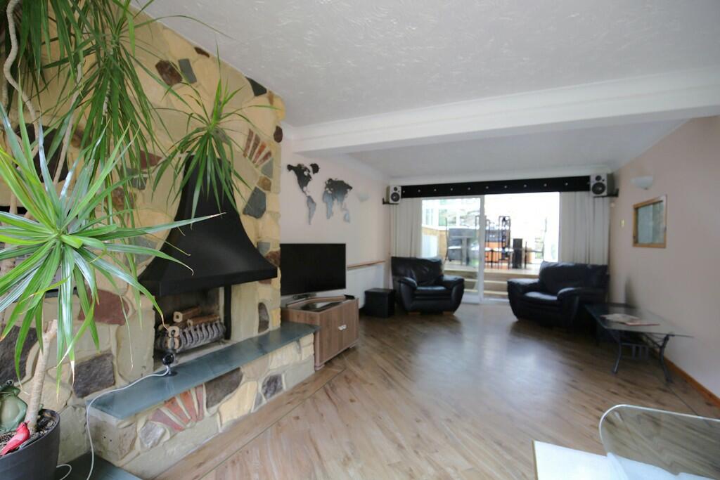 Living/dining room
