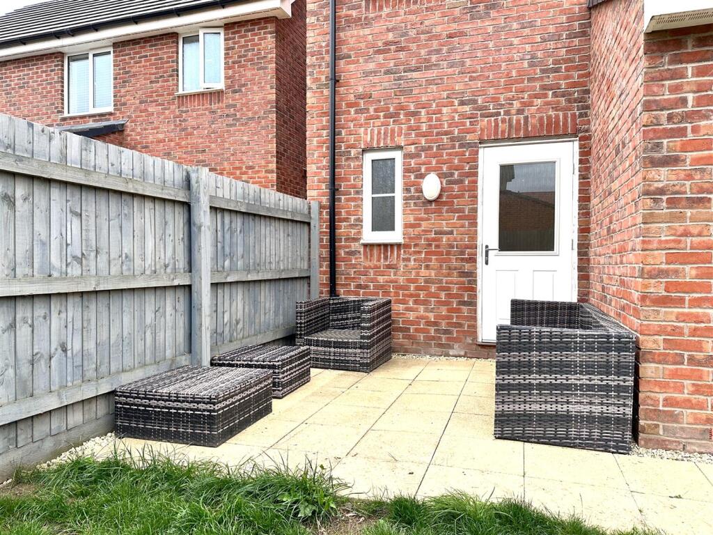 Paved Seating Area 865