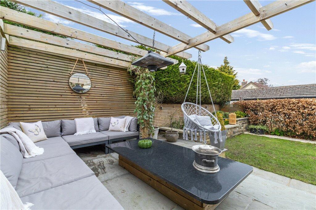 Outside Entertaining