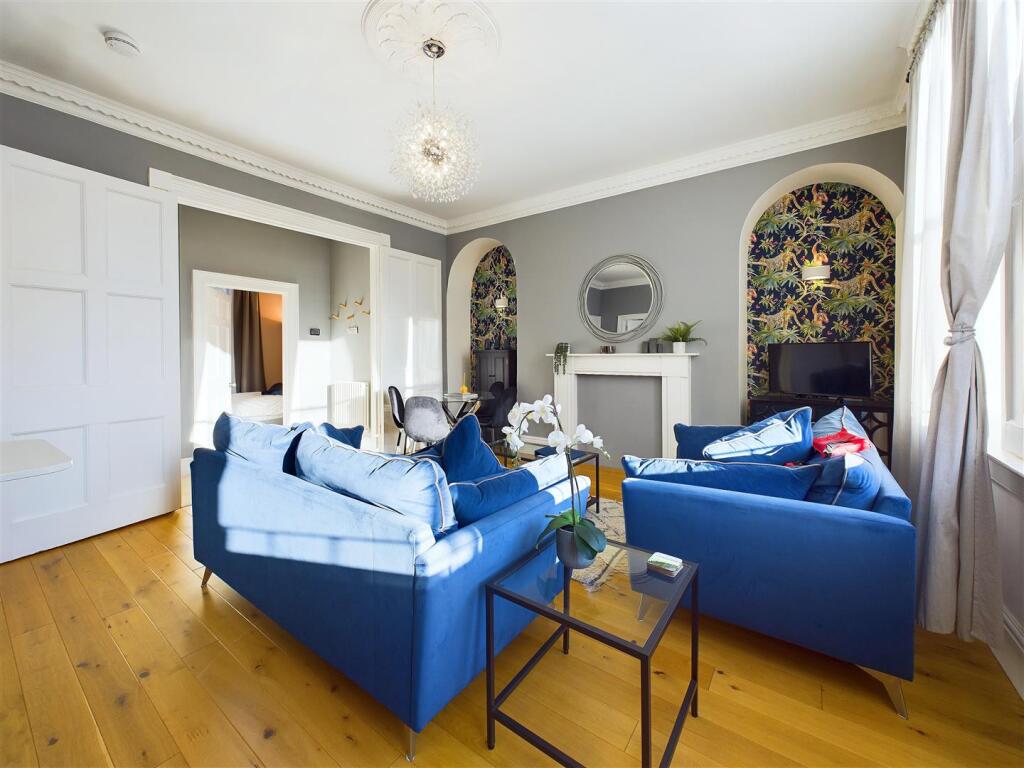 LIVING ROOM/KITCHEN AREA