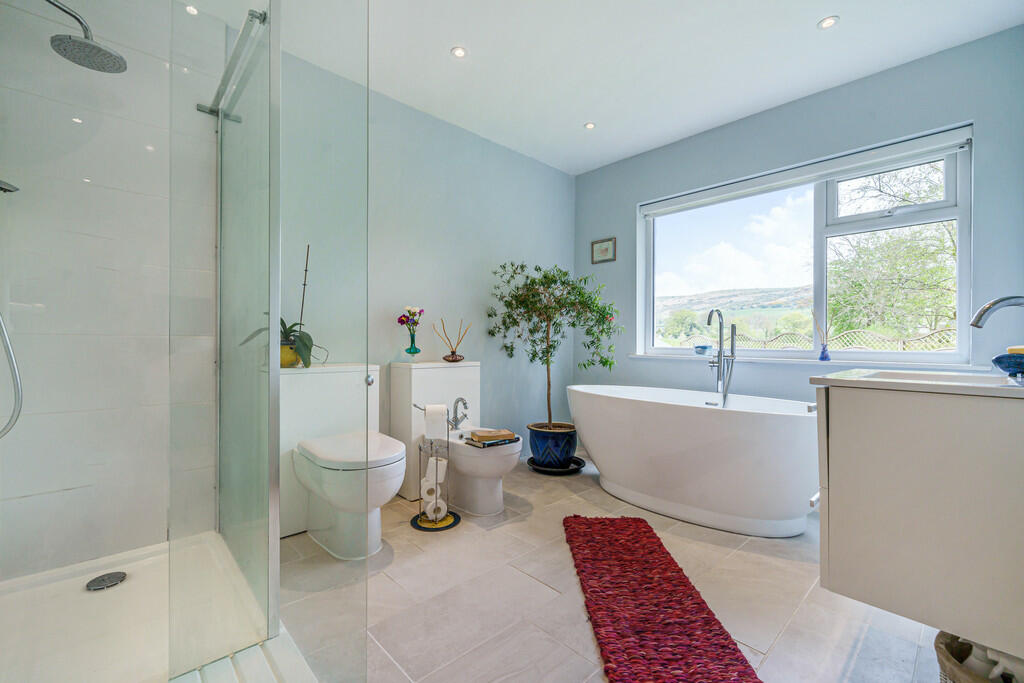 En-Suite Bathroom