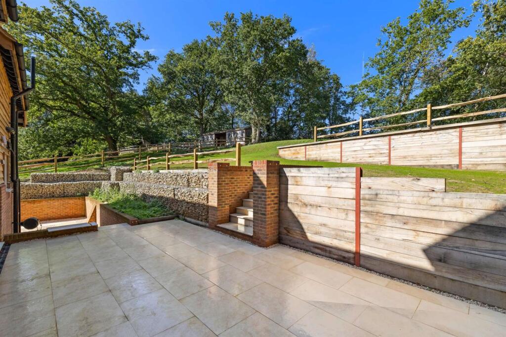 Oak Lodge, Dorking Road, Gomshall, GU5 9NY-137-192