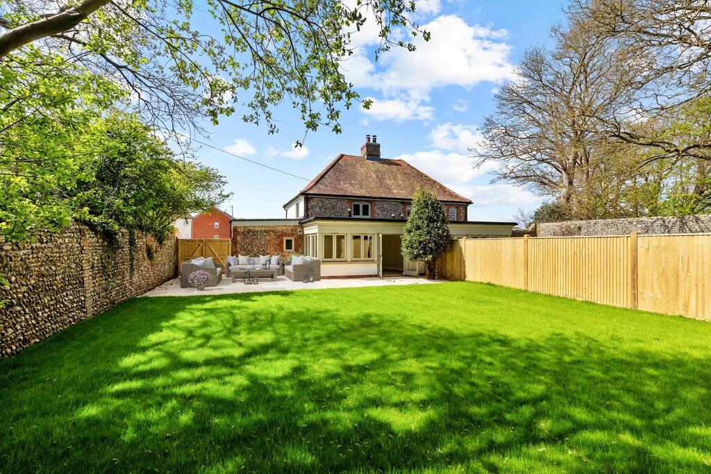 4 Courtwick Park ...