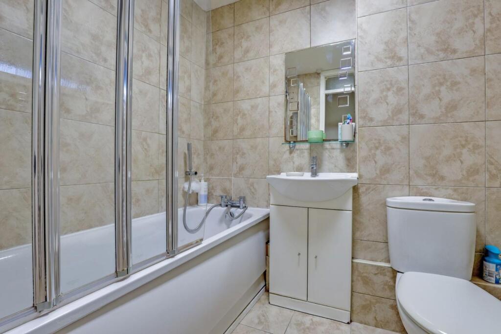 07-3429JHPropWpen - 37 Bredhurst Close - 19-medium