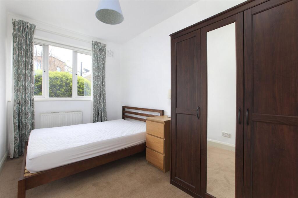 property in Brewers House, 
60 Frogmore, SW18