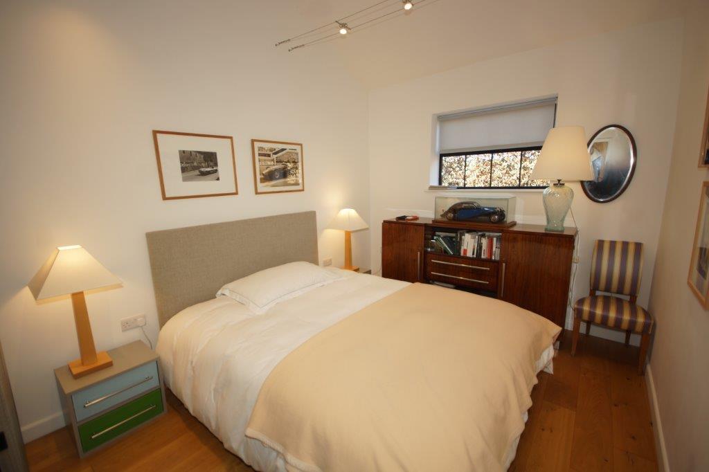 4 Manor Farm Barns - Bedroom 1.jpg