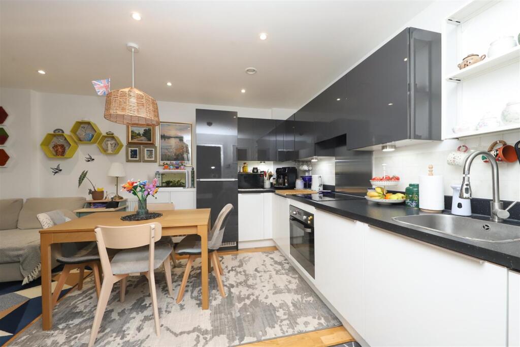 Kitchen/Dining Area