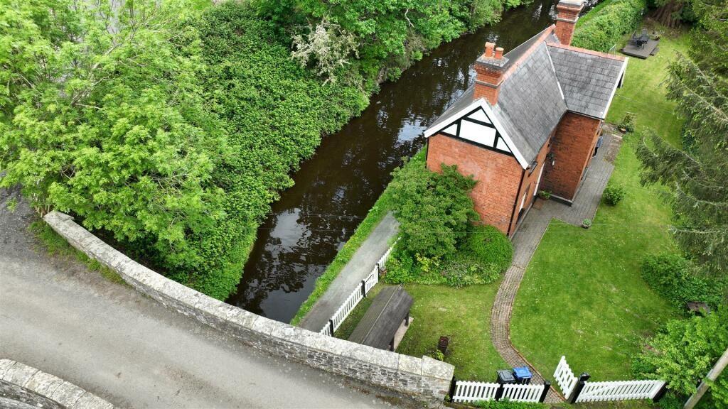 7482_33131884_IMG...