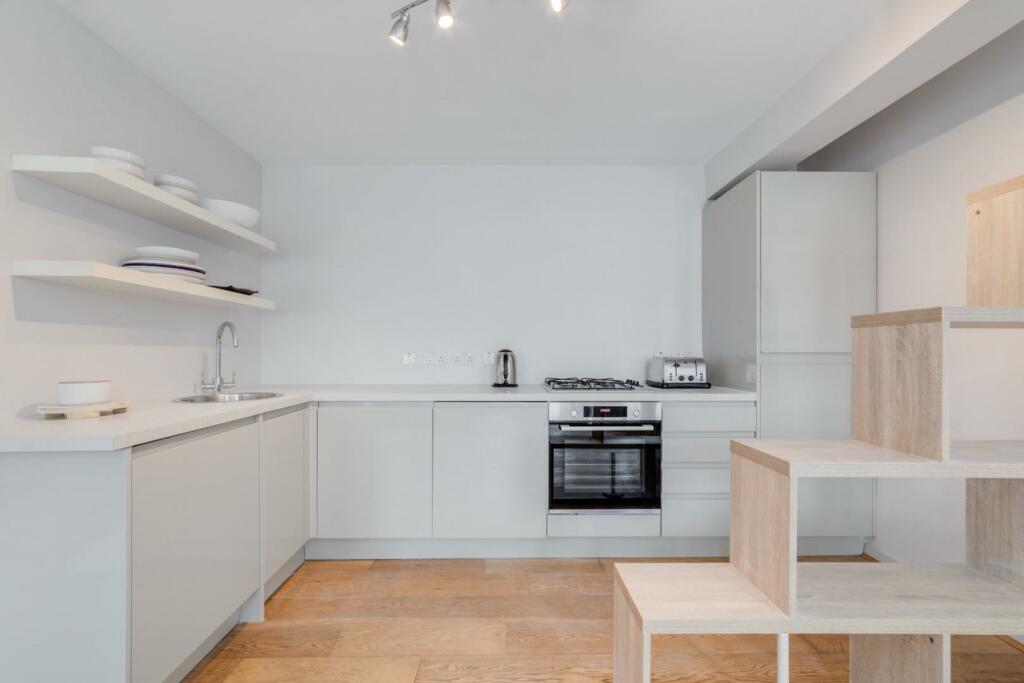 KITCHEN 2.jpg
