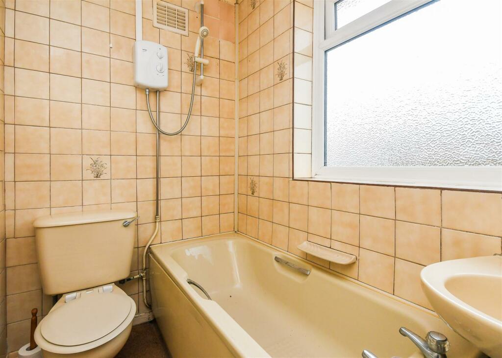 2 Ounsdale Crescent - Bathroom RevA.jpg