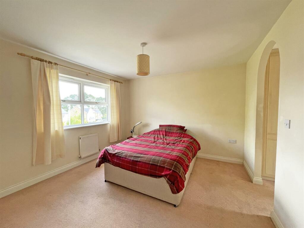 Aberdeen Avenue 67 - Bed 1.jpg