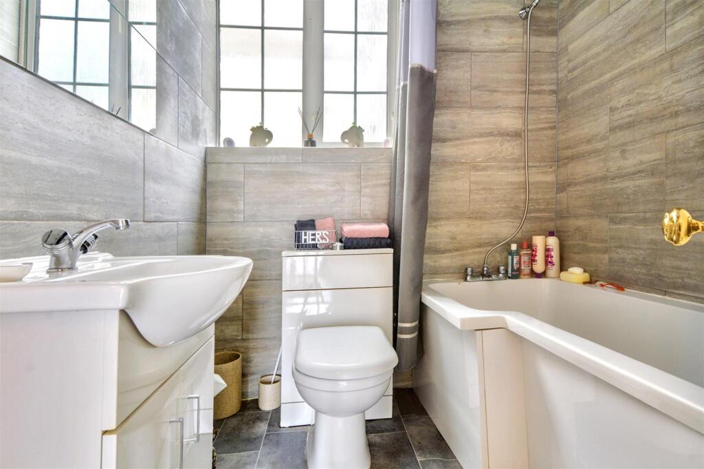 Bathroom_2.jpeg