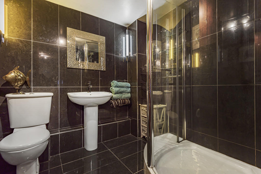 En-suite Shower R...