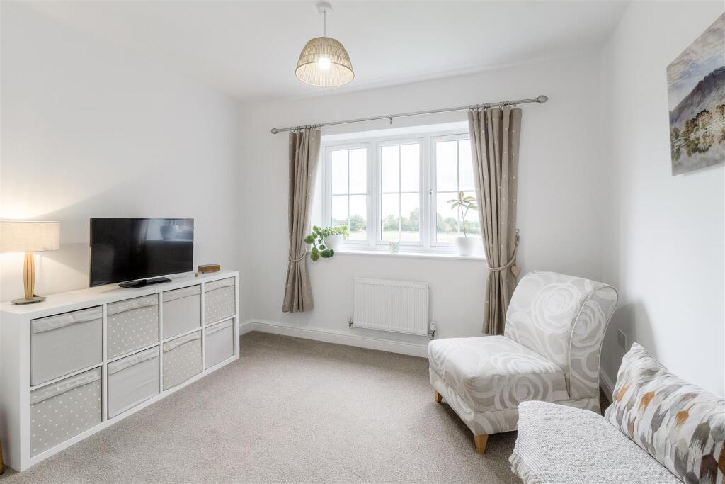 51 Boulters Lane, Wood End