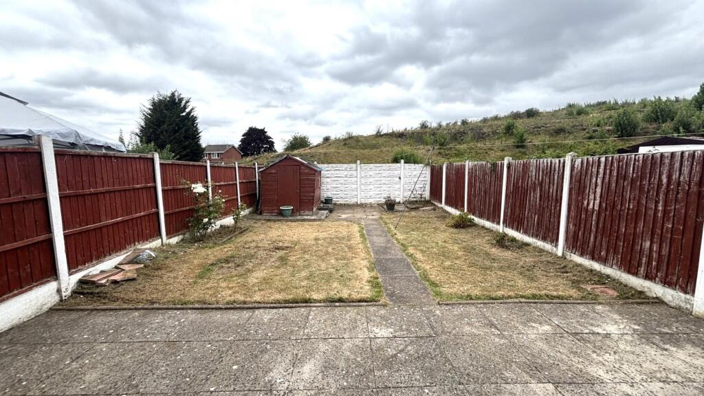67 macdonalds close garden 2.jpeg