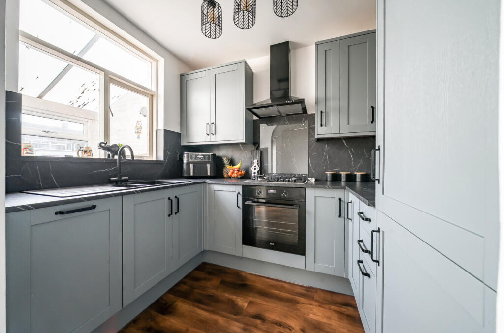 1371422-9-68f754e...