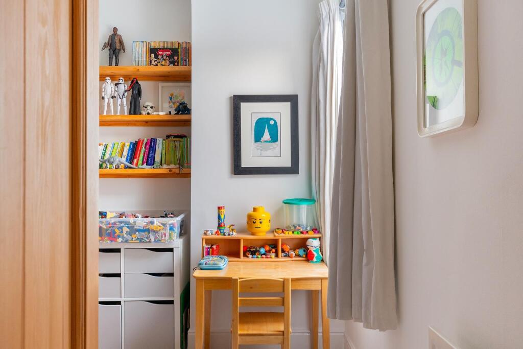 2E0RFS - Bedroom E.jpg