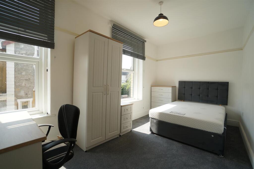 Bedroom 2.JPG