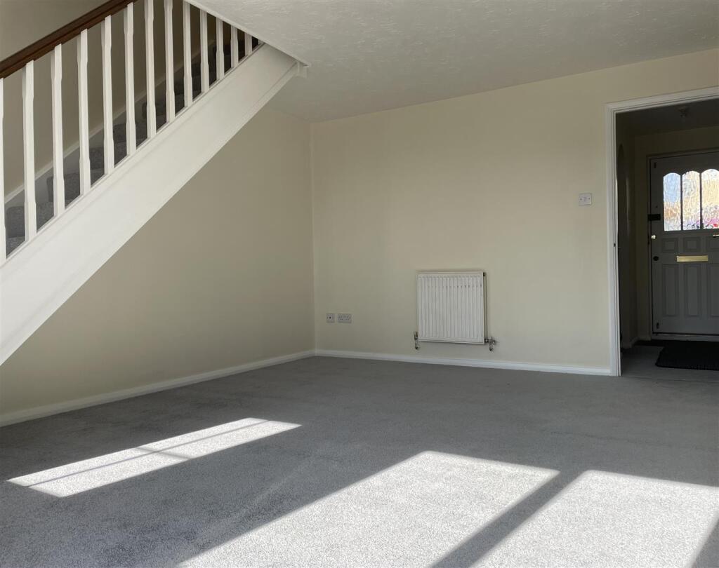 35 Cuckoo Close sitting room 2.jpeg
