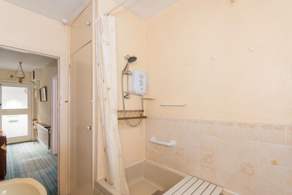 0C5RWH - Bathroom B.jpg
