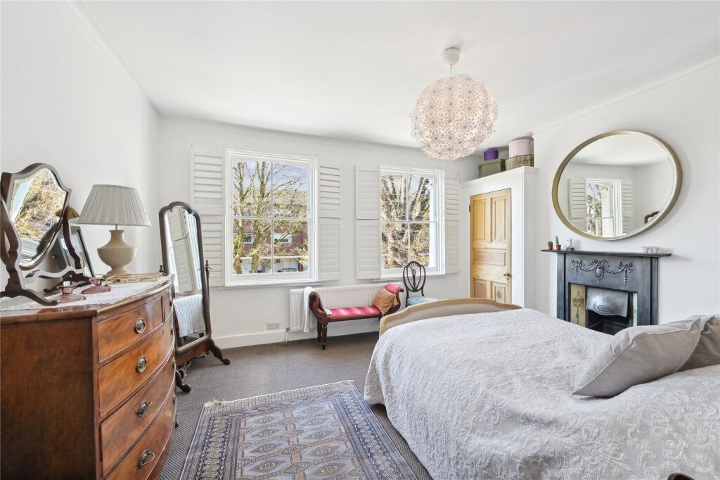 Principal bedroom