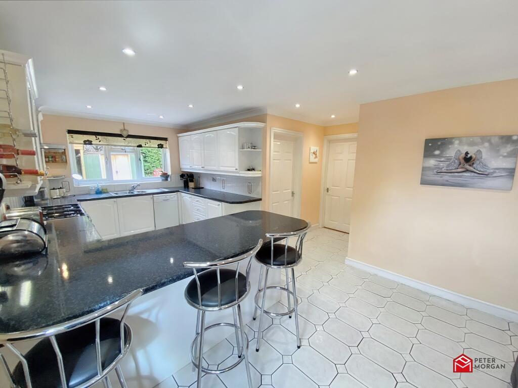 Kitchen/ Breakfast/ Living Room
