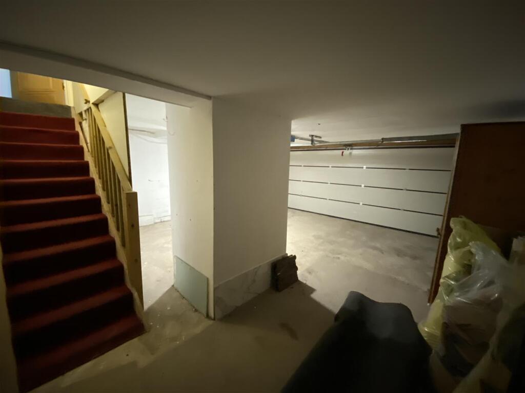 Garage: