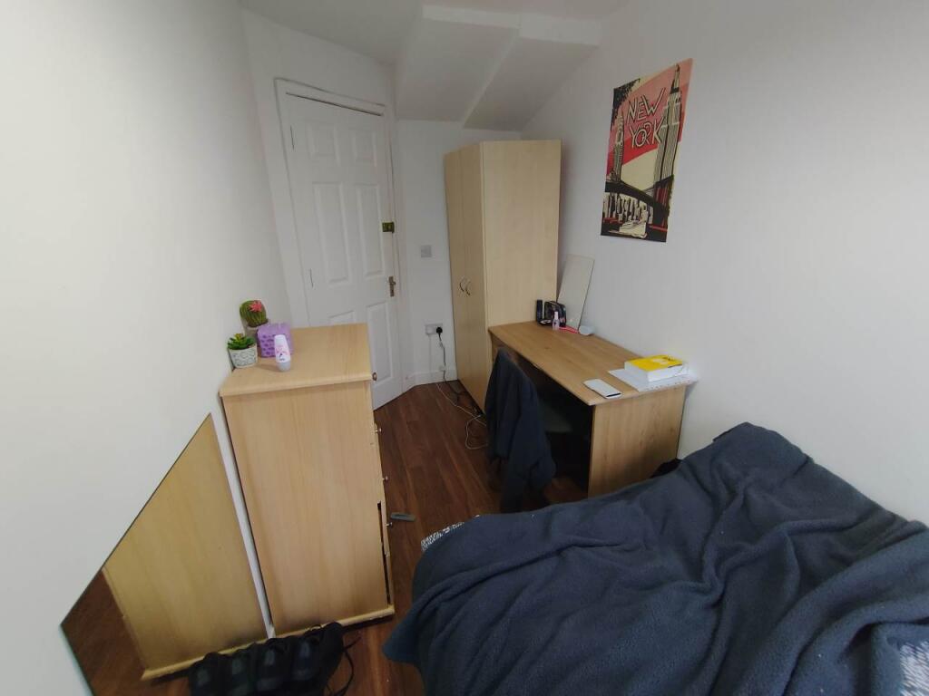 Bedroom 2 (2)