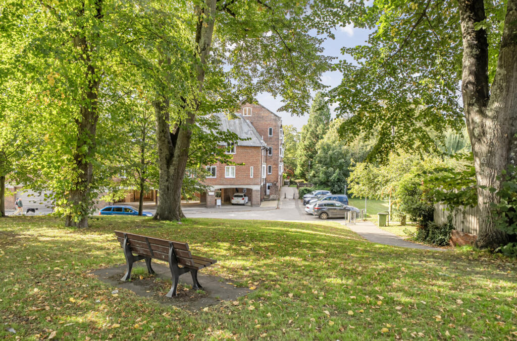 1360058-4-68d4034...