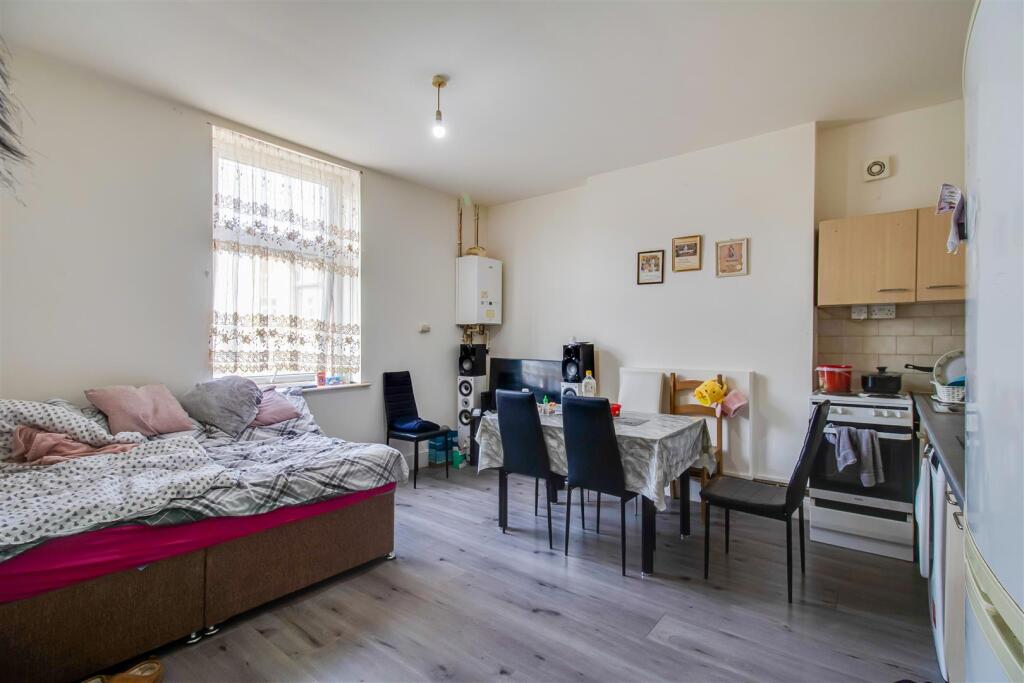 OPEN PLAN LIVING KITCHEN